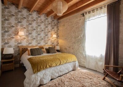 Chambre moutarde au Domaine de la source